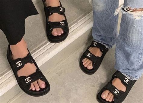 Sandali chunky Chanel: il nuovo must have 